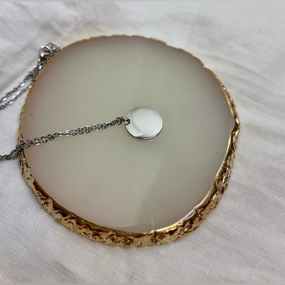 Dainty‎ engraved FLOWER Pendant | SILVER Stainless Steel Necklace - Picture 4 of 10